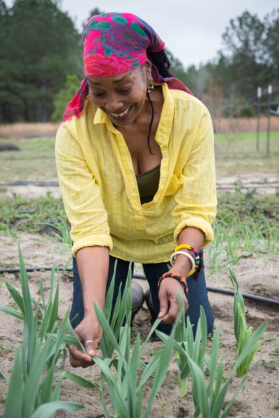 Jennifer Taylor de la granja orgánica de Lola en Glenwood, Georgia